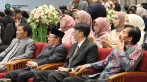 Duduk bersama Ketua Umum Paguyuban Pasundan, Ketua YPDM Pasundan, Wakil Ketua YPDM bidang akademik, dan Kepala SMK Pasundan 1 Bandung